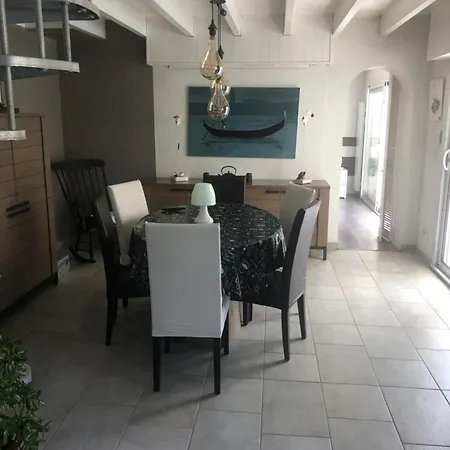 130m2 Avec Piscine Classee 3 Etoiles